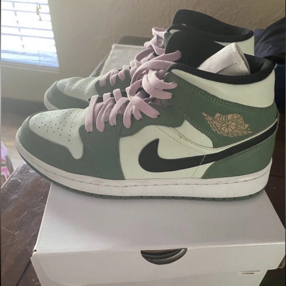 2021  air Jordan 1 Mid SE ‘Dutch green’